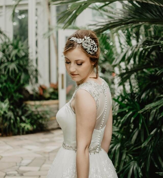 Wedding flowers on hair